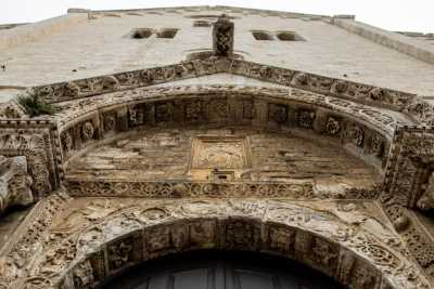 Bari, i magnifici portali della Basilica di San Nicola: vertice inarrivabile del romanico pugliese